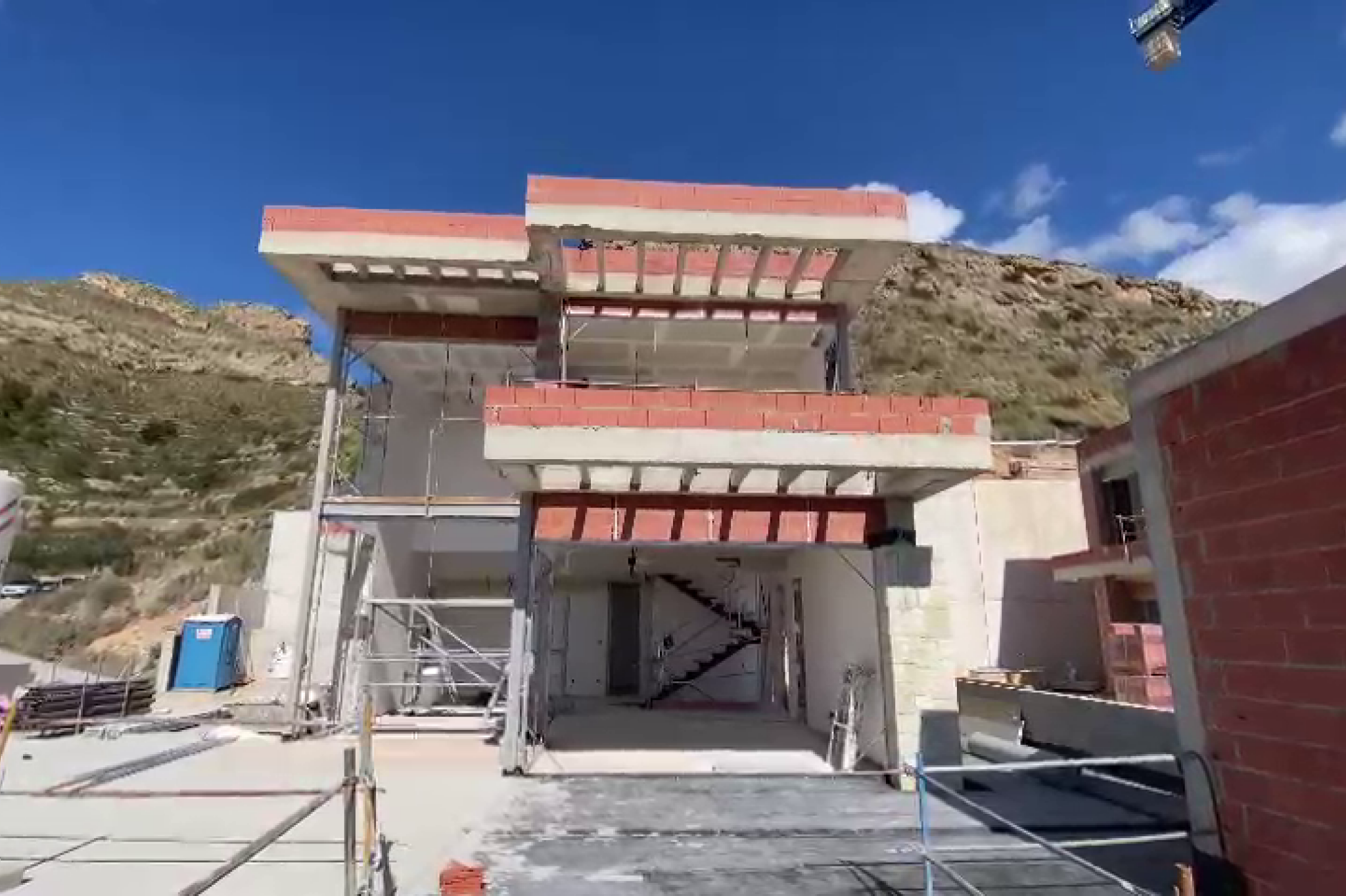 SEAVIEW 3 - строительство этих отдельно стоящих вилл в Сьерра-Кортина продолжается.